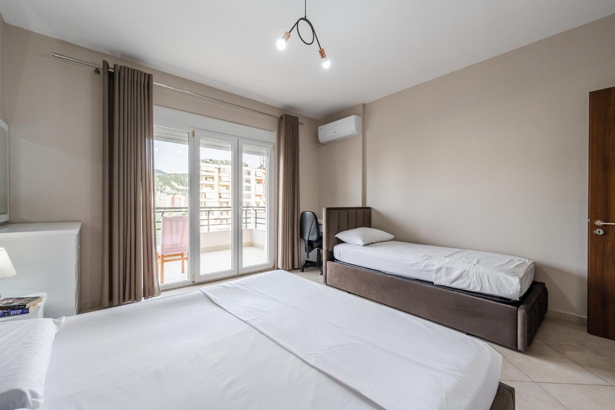 City Center Apartments By Kondo Stays Vlorë Esterno foto