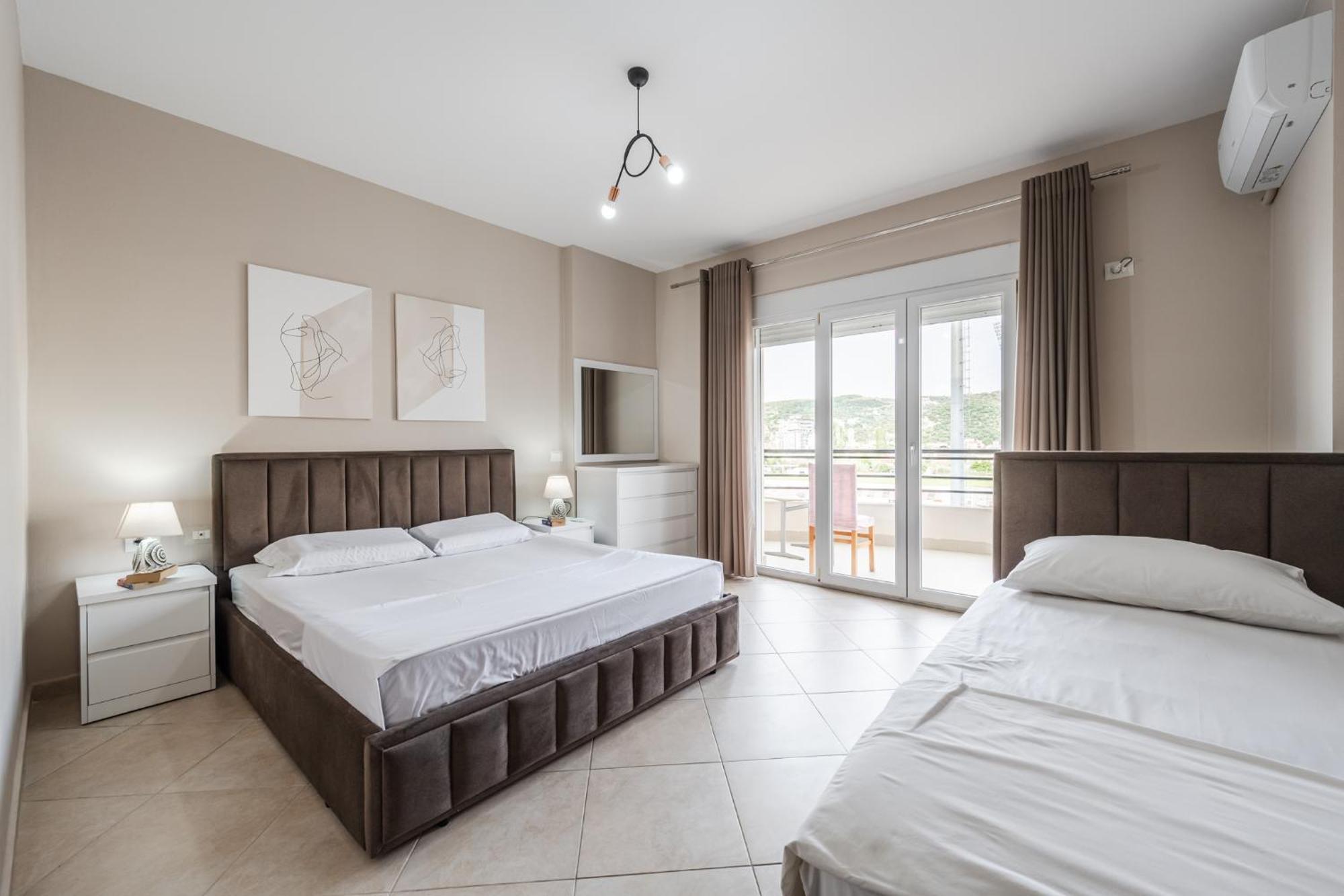 City Center Apartments By Kondo Stays Vlorë Esterno foto
