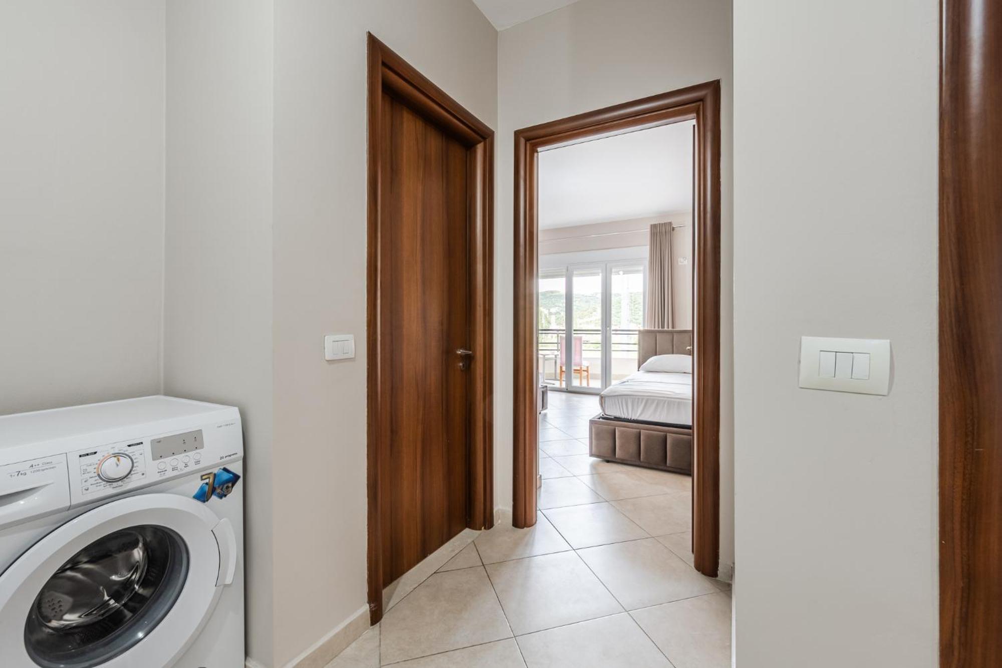 City Center Apartments By Kondo Stays Vlorë Esterno foto