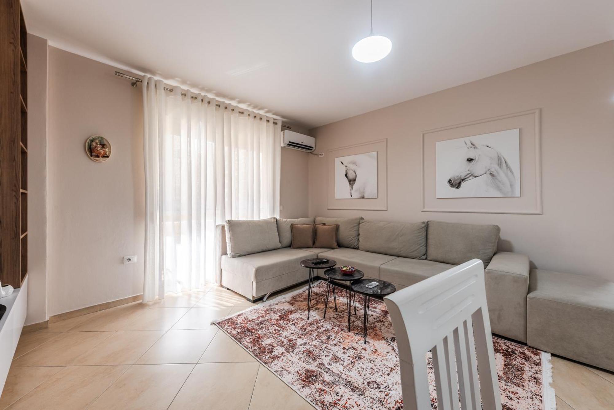 City Center Apartments By Kondo Stays Vlorë Esterno foto