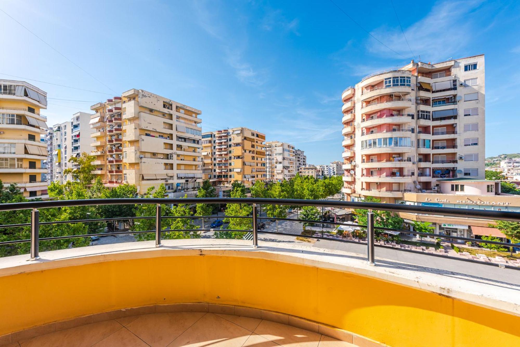 City Center Apartments By Kondo Stays Vlorë Esterno foto