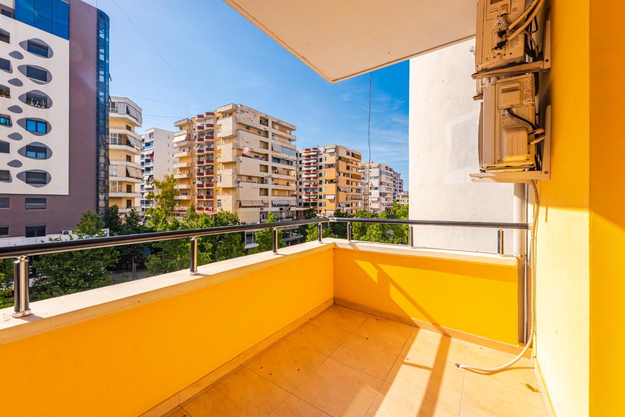 City Center Apartments By Kondo Stays Vlorë Esterno foto